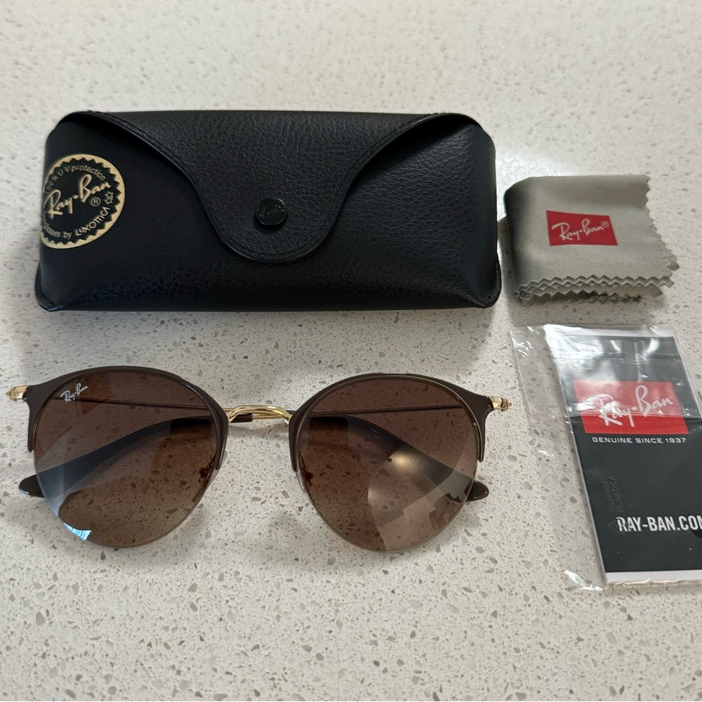 Ray-Ban Women's Gold and Brown Sunglasses - Perfect Condition